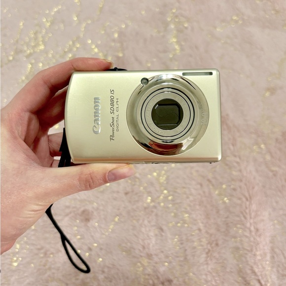 Canon Powershot SD880 IS Digital Elph camera bundle - Picture 4 of 8